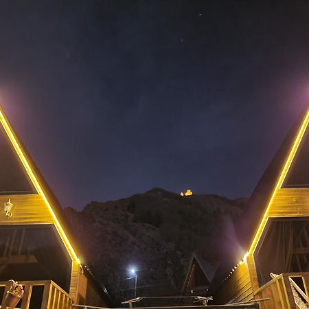 Pine Chalet Kazbegi ภายนอก รูปภาพ