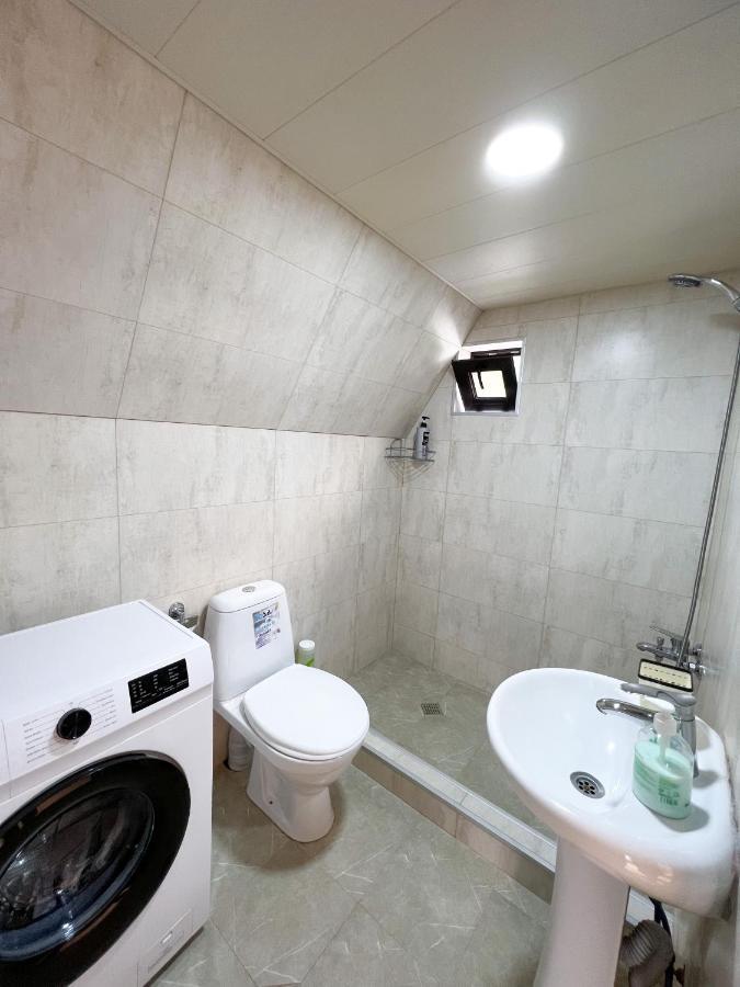 Pine Chalet Kazbegi ภายนอก รูปภาพ