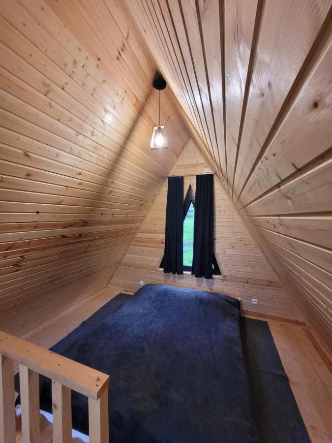 Pine Chalet Kazbegi ภายนอก รูปภาพ