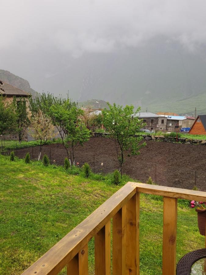 Pine Chalet Kazbegi ภายนอก รูปภาพ