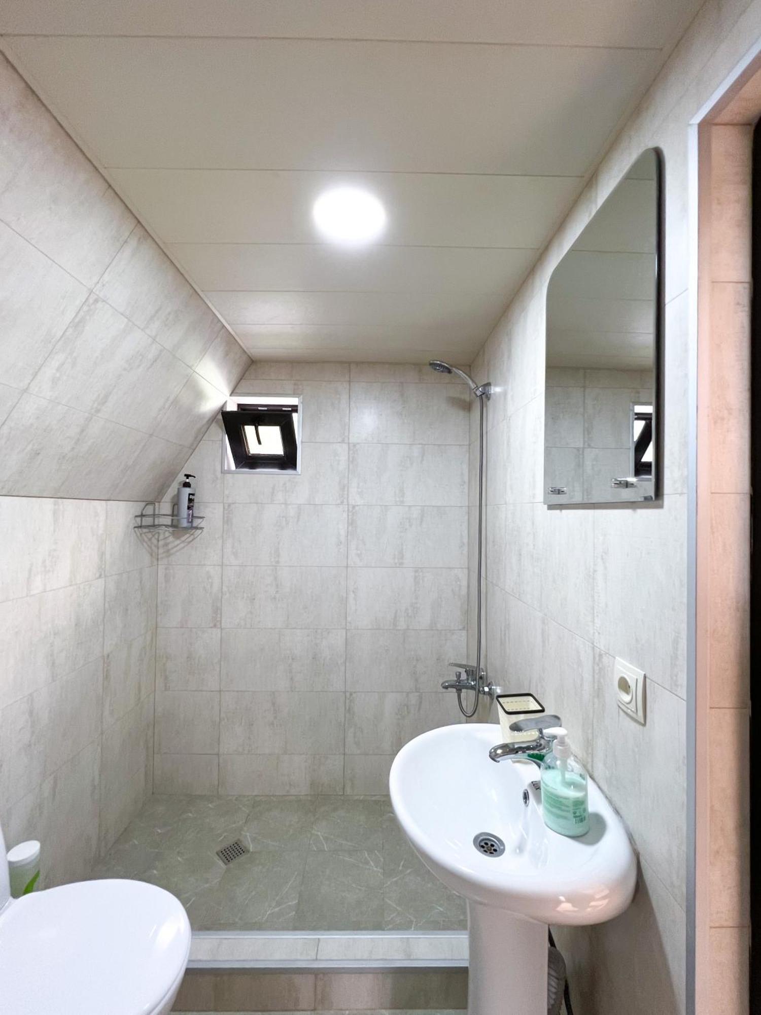 Pine Chalet Kazbegi ห้อง รูปภาพ