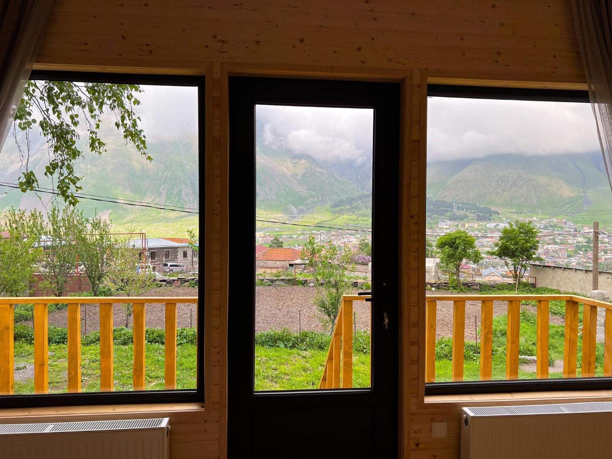 Pine Chalet Kazbegi ห้อง รูปภาพ